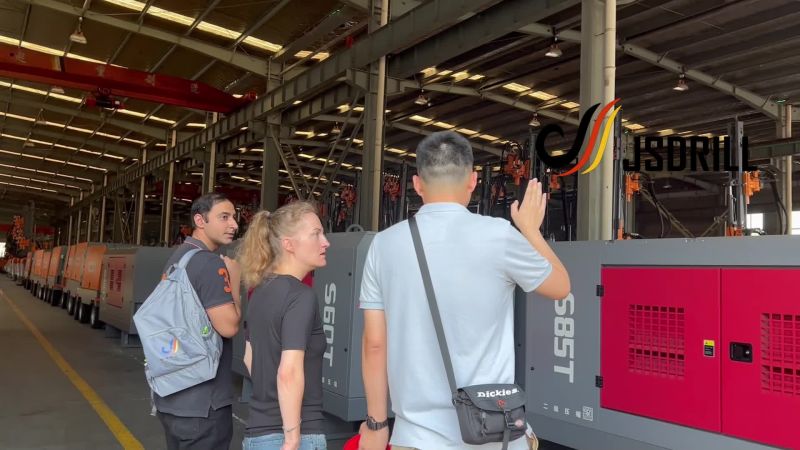 Clientes estrangeiros visitam a fábrica de compressores de ar Clientes estrangeiros visitam a fábrica de compressores de ar