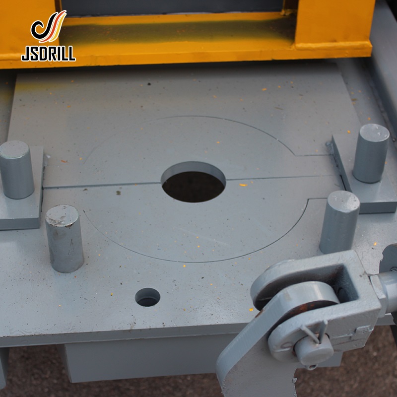 Machine pour forer un puits d'eau